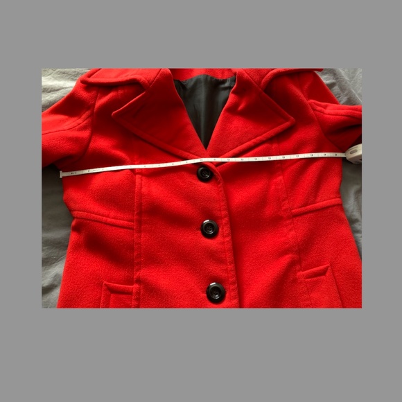 Red coat - Picture 5 of 9